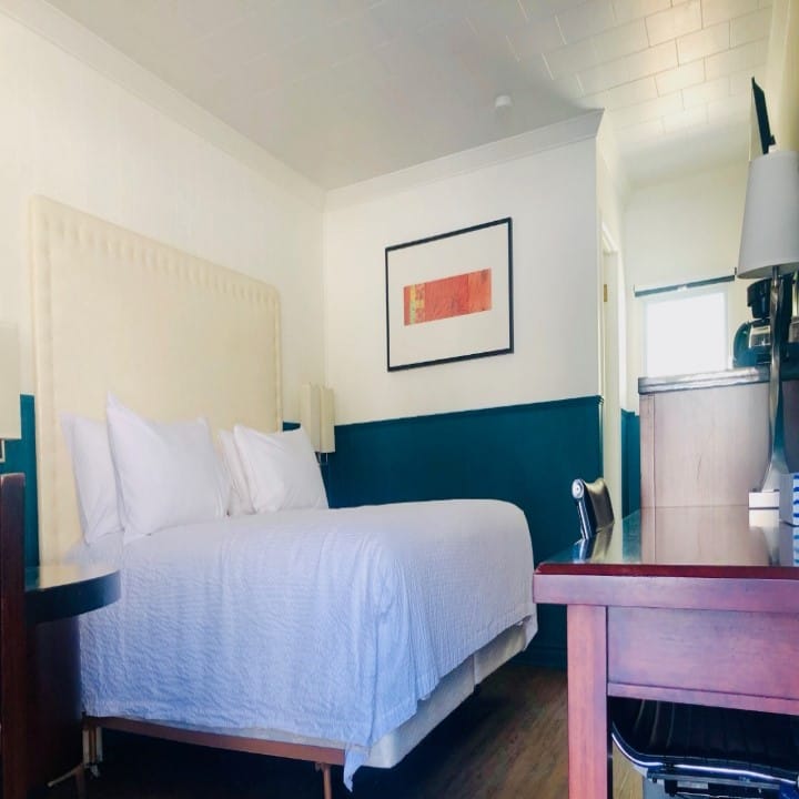 Deluxe King room